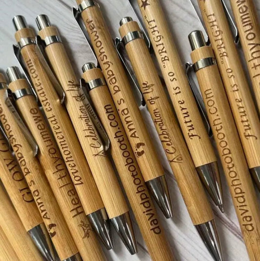 Penne in bambù da personalizzare con incisione per un regalo davvero unico.